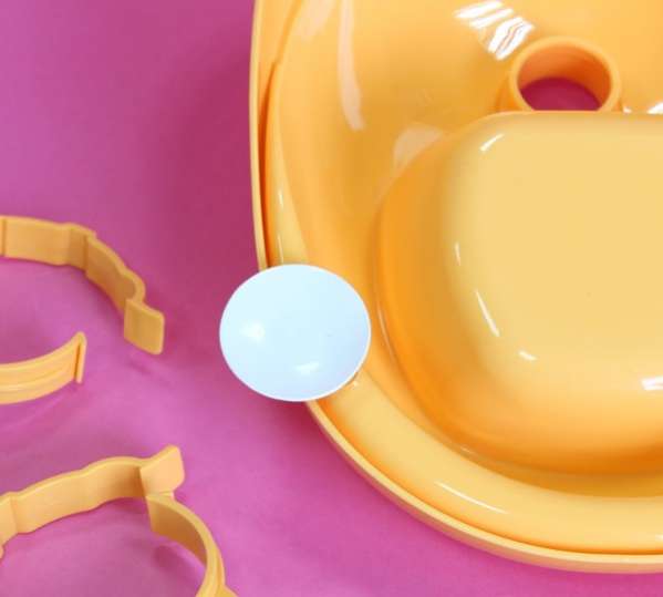 Кормушка поилка с шариком для слобак Сухие усы на присосках