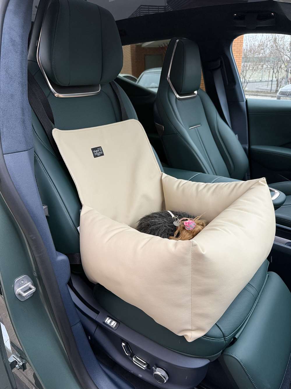 Автокресло для собак Puffy Зикр бежевое