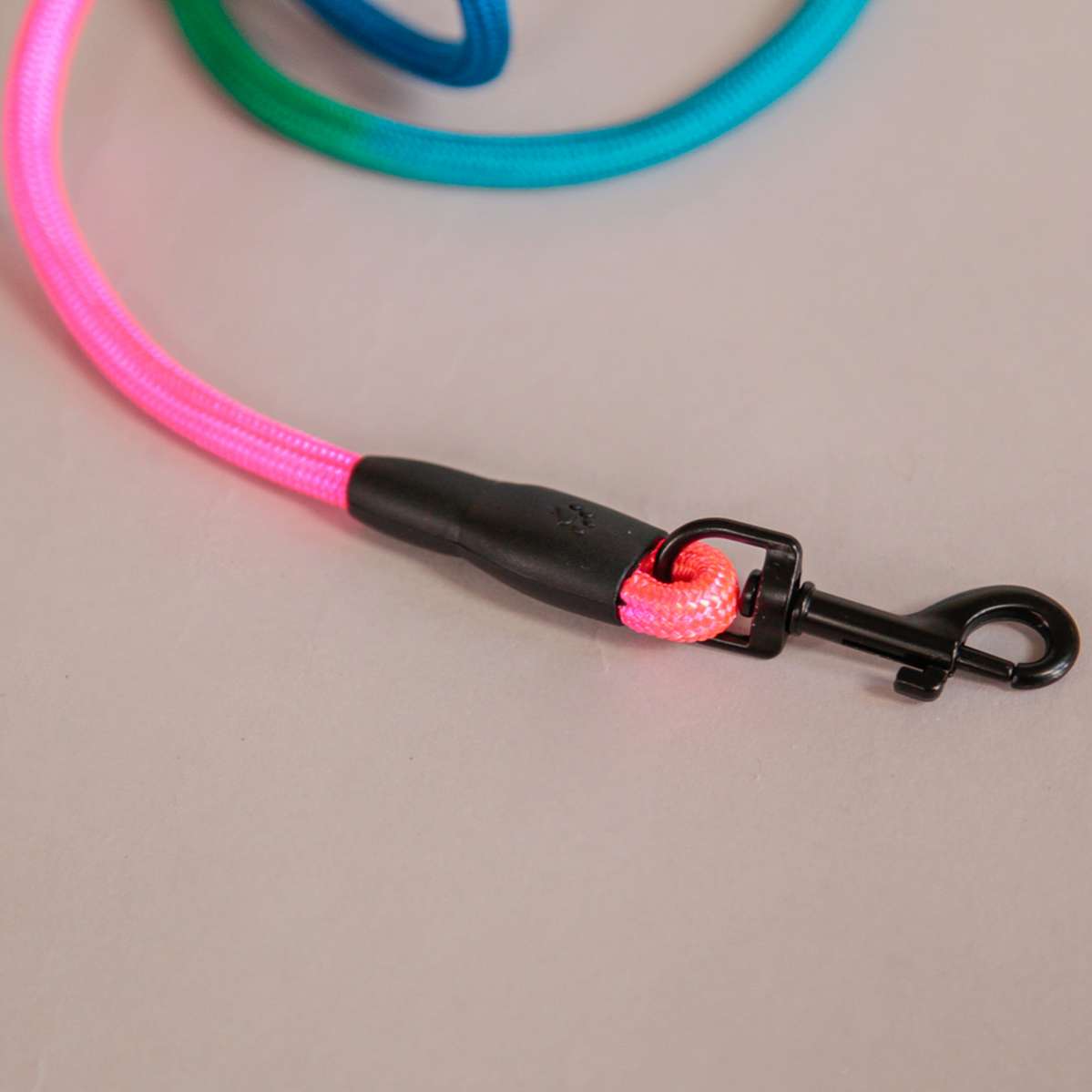 Поводок на три собаки Pet Радуга