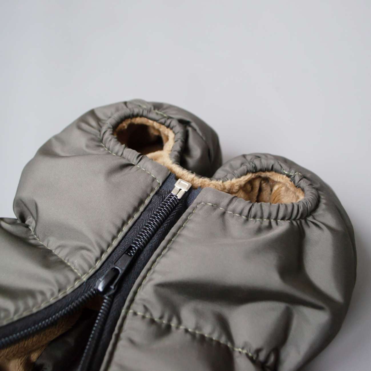 Комбинезон для таксы и корги Puffy Айвенго Хаки