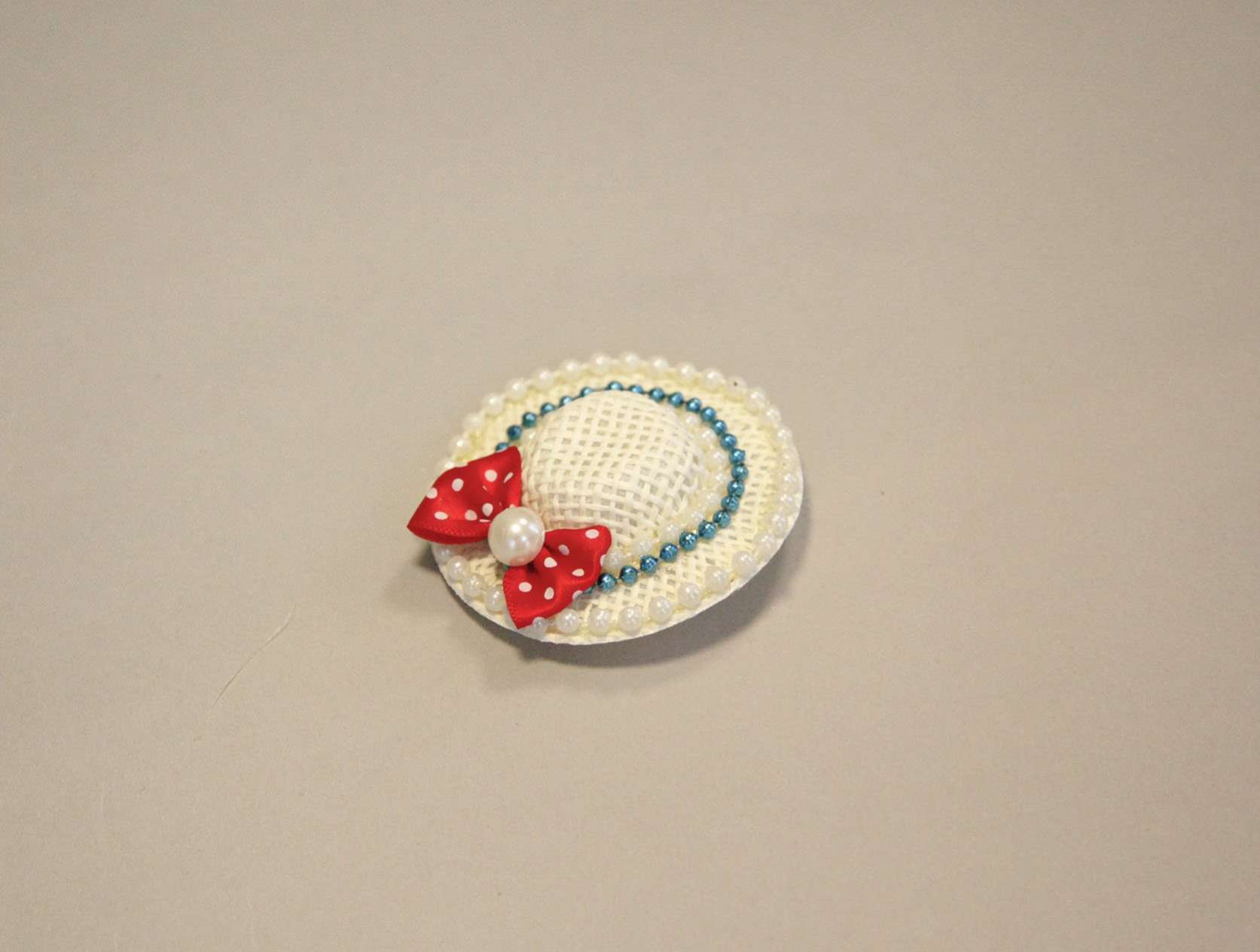 Заколка для собак Соломенная шляпка с бантиком