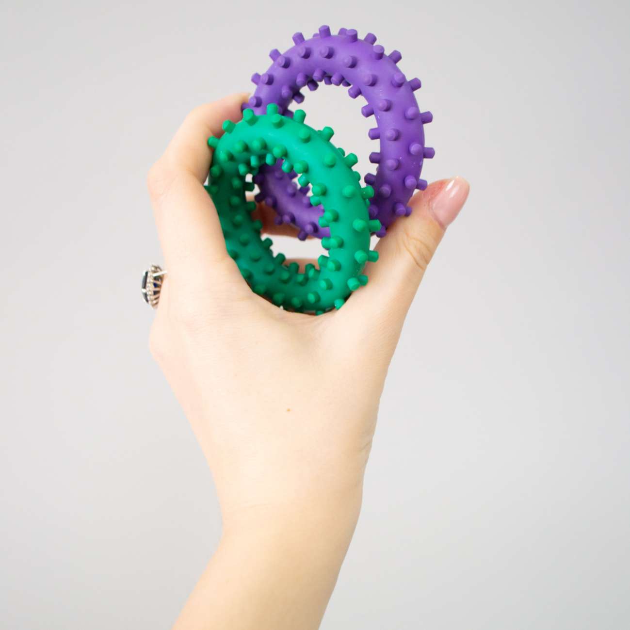 Резиновая игрушка для собак Резина Кольцо с шипами