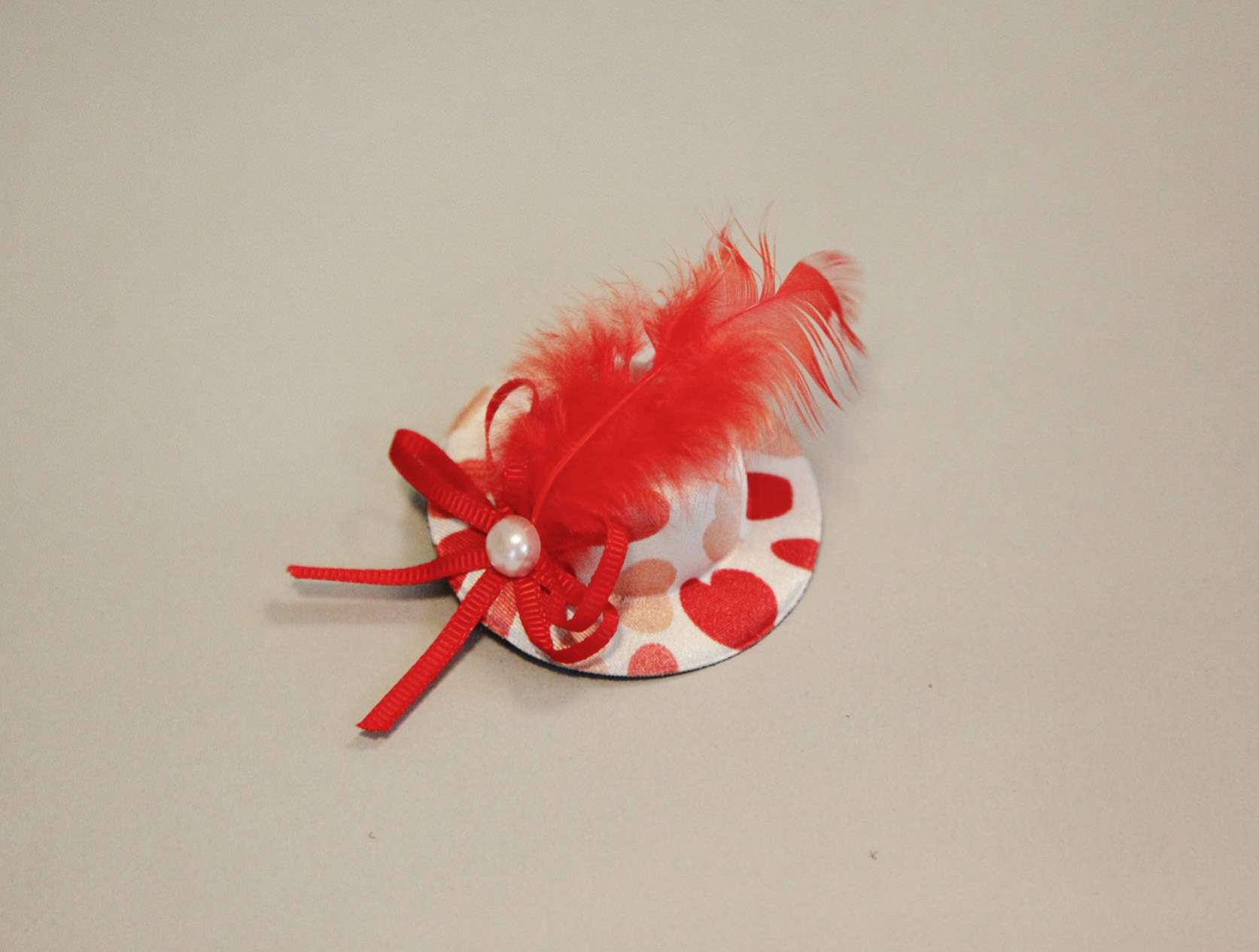 Заколка для собак Шляпа Сердечки