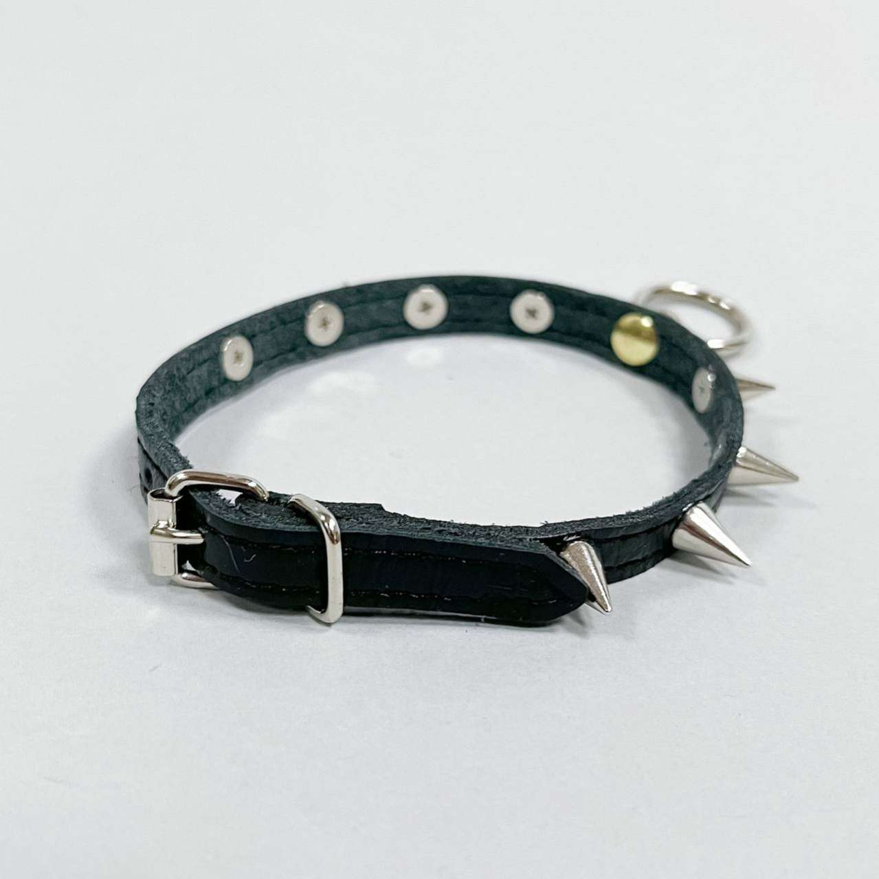 Кожаный ошейник для собак Шипы