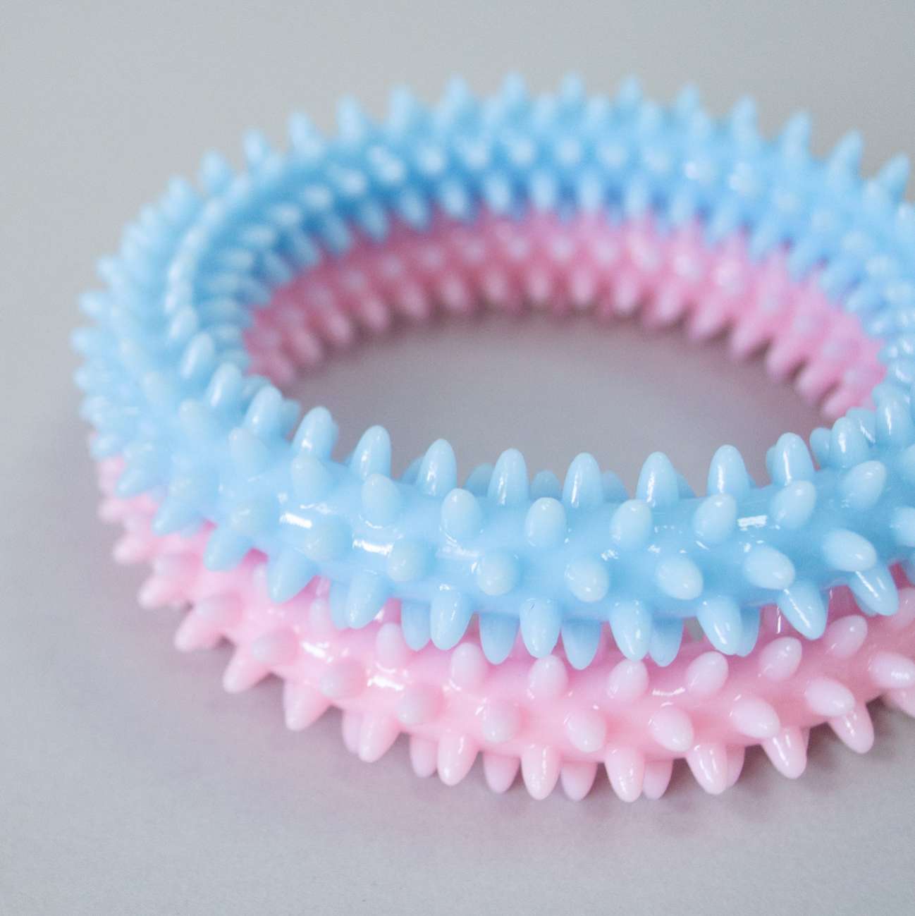 Резиновая игрушка для щенков Triol Кольцо с шипами