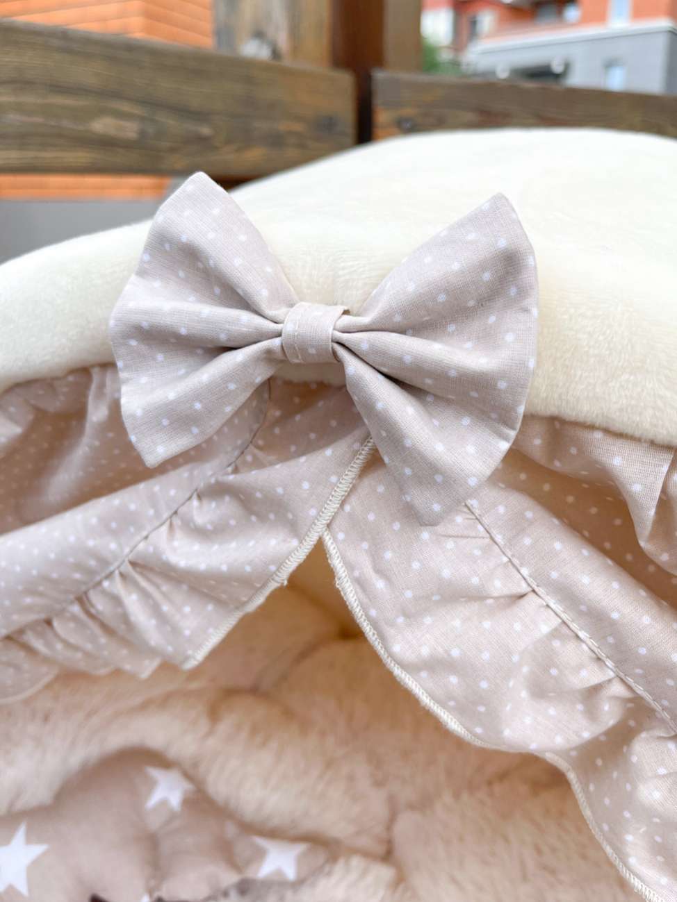 Домик для собаки со шторками Puffy молочный