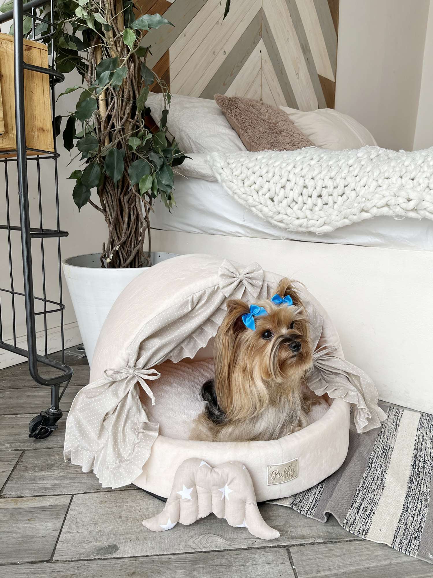 Домик для собаки со шторками Puffy молочный