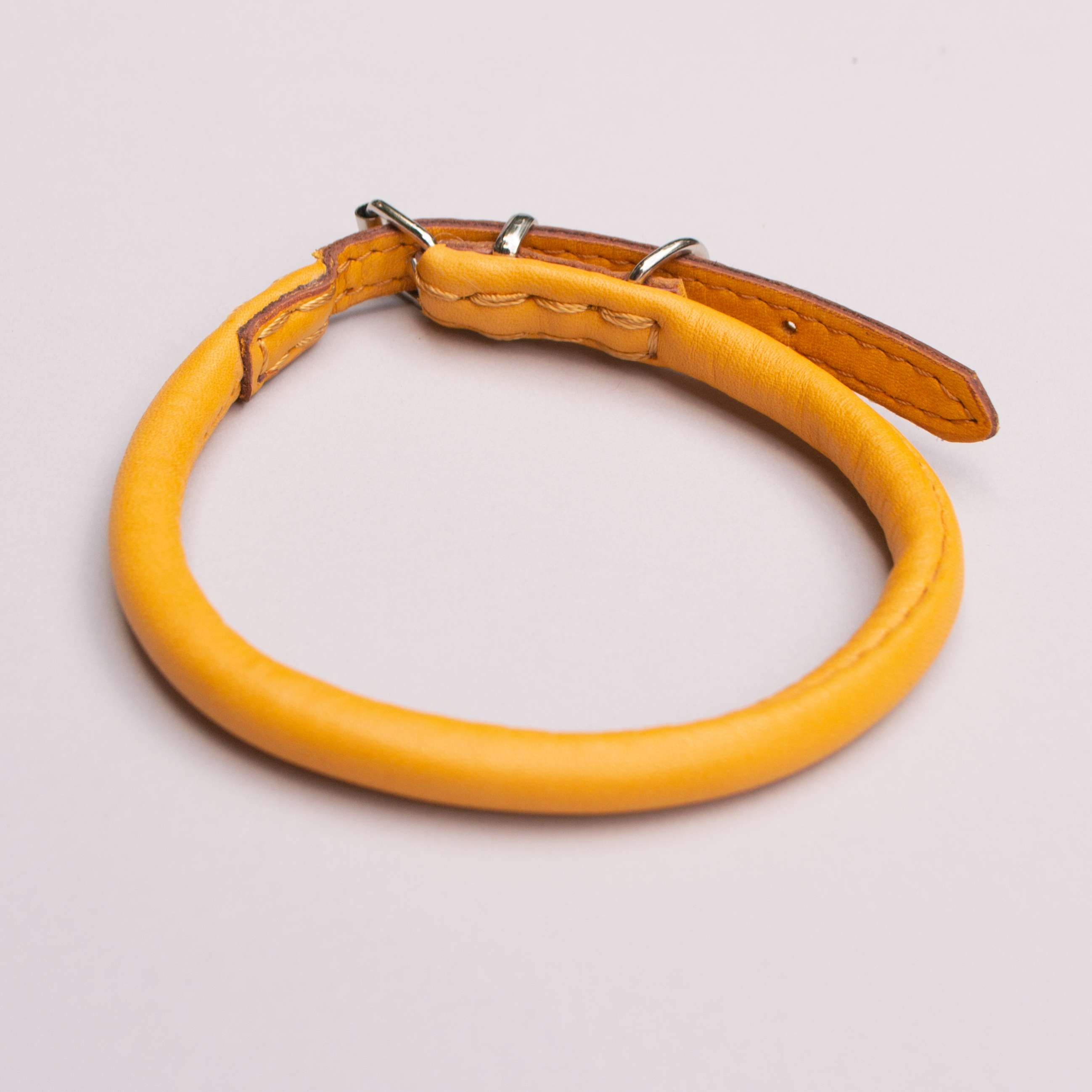 Круглый кожаный ошейник для собак