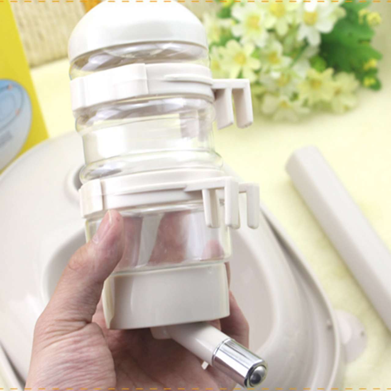 Кормушка поилка с шариком для слобак Сухие усы на присосках