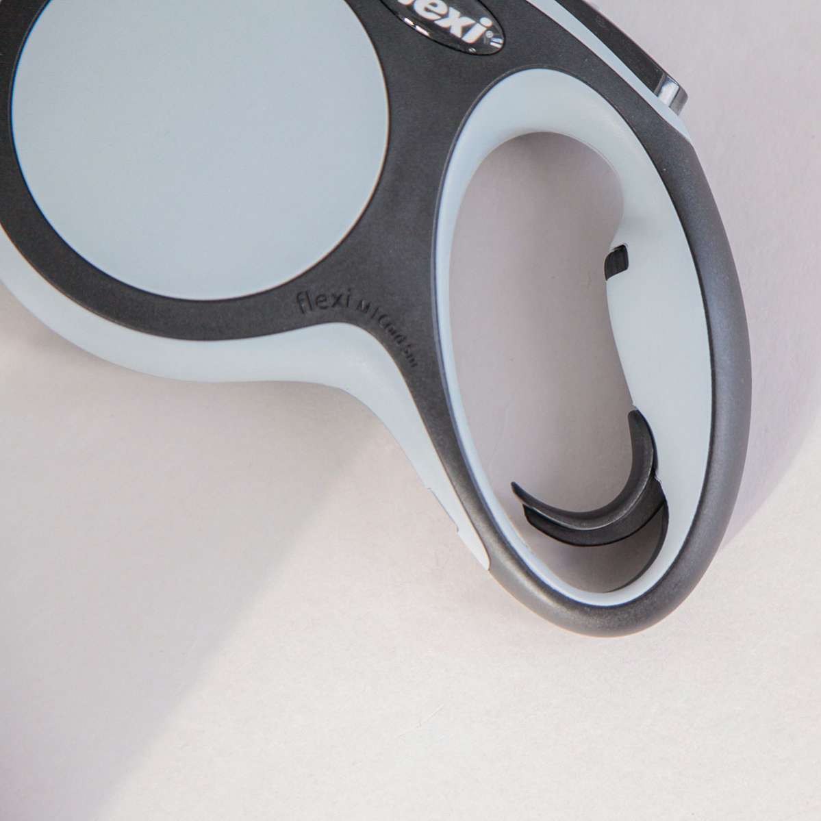 Рулетка для собак на тросе Flexi New Comfort с регулятором ручки