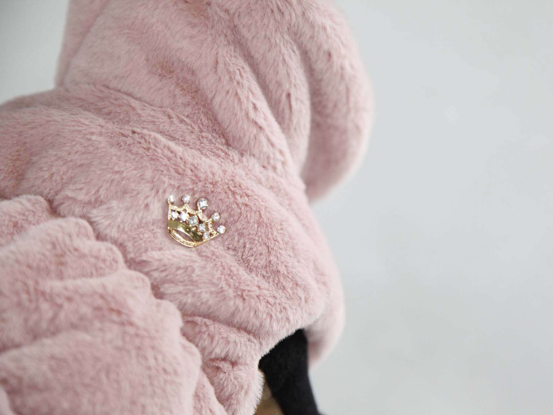 Жилет для собаки меховой Puffy Снегурочка