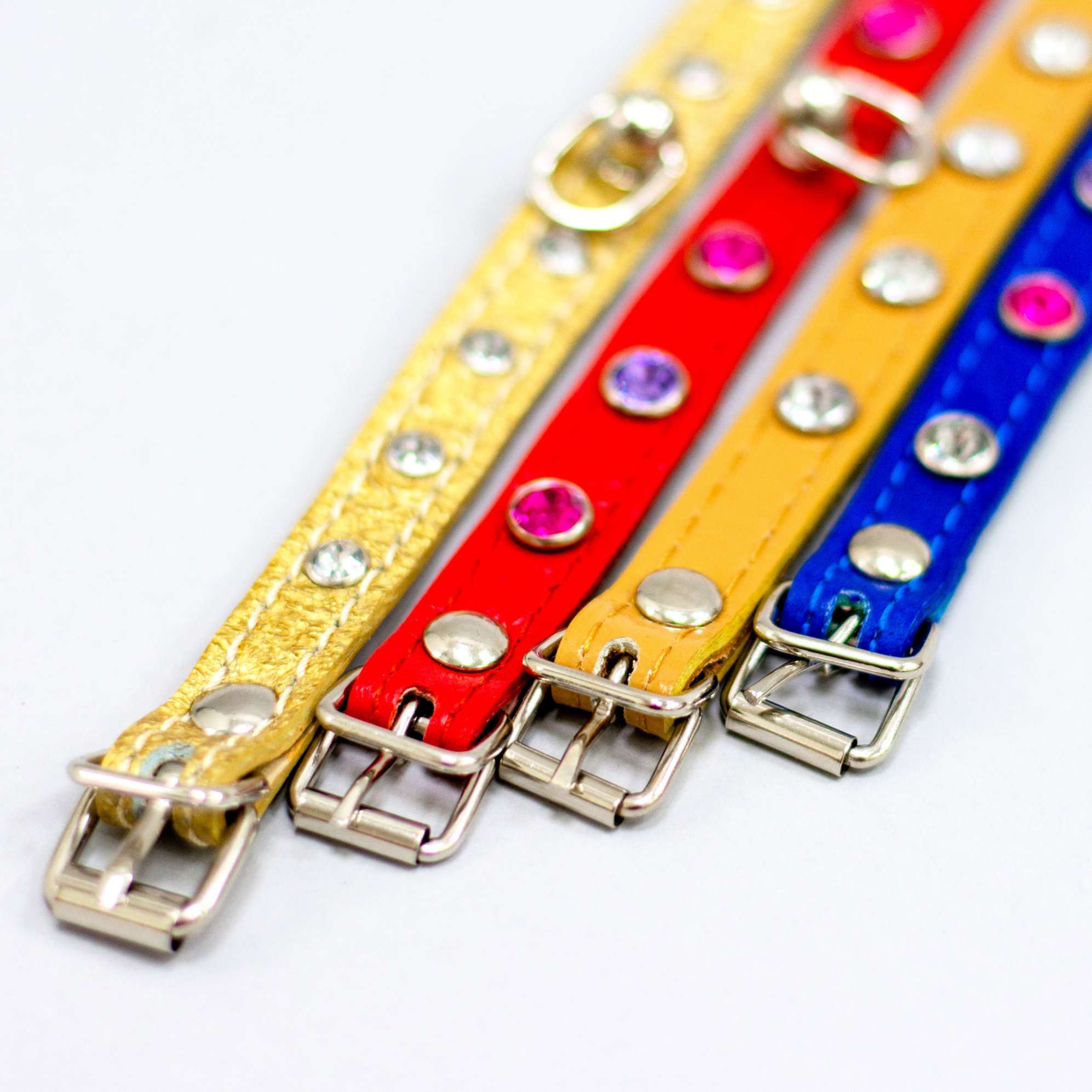 Кожаный ошейник для собак Стразы