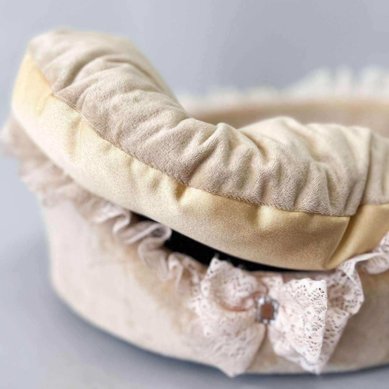 [Лежак] Лежанка для собак Puffy Миндаль