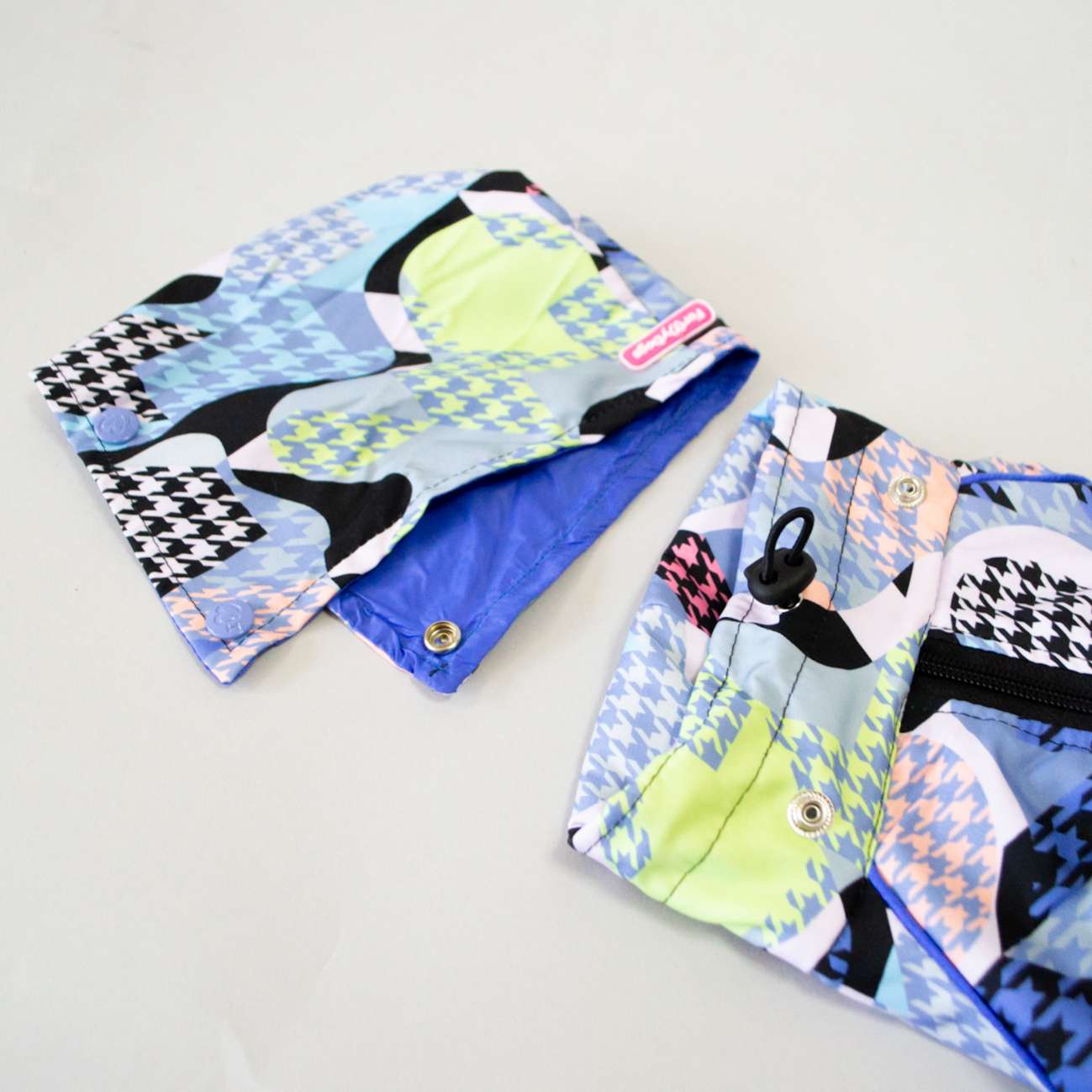 Дождевик для собаки с капюшоном ForMyDogs Пэчворк