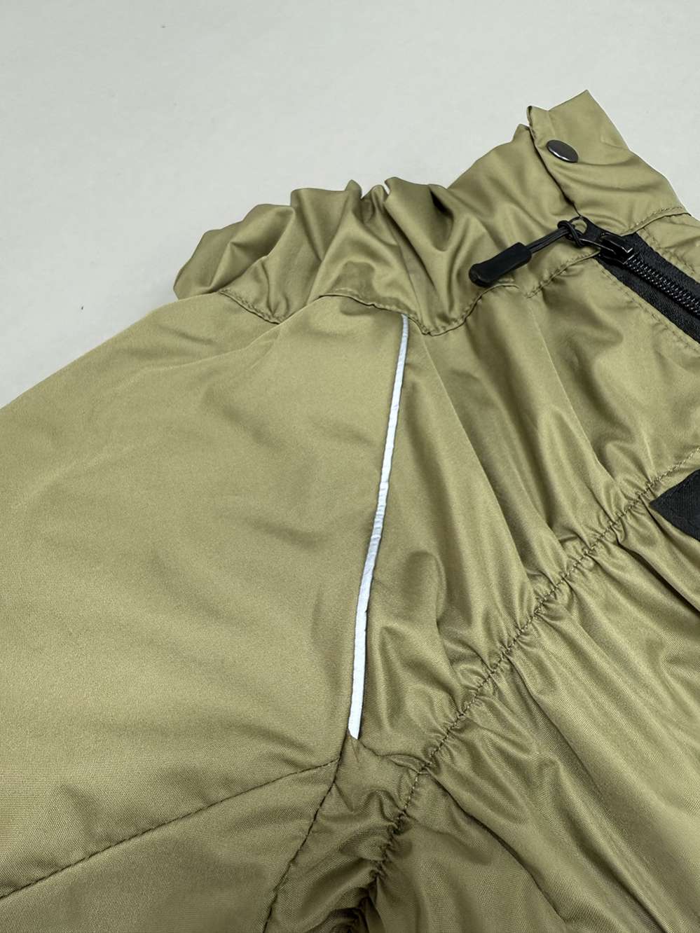 Утепленный дождевик Puffy для мопсов и бульдогов хаки