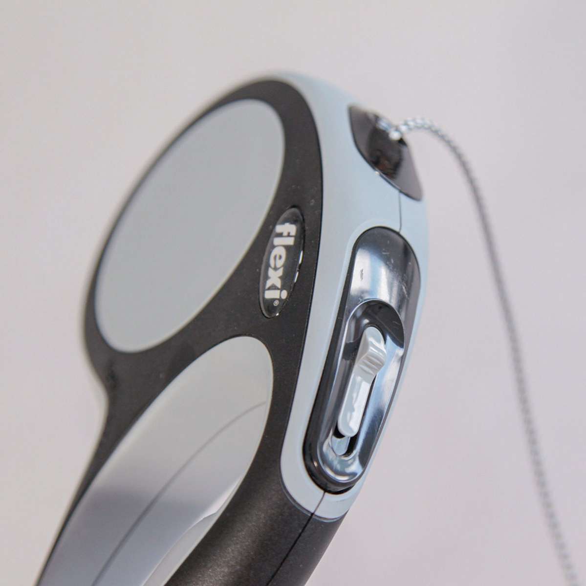 Рулетка для собак на тросе Flexi New Comfort с регулятором ручки