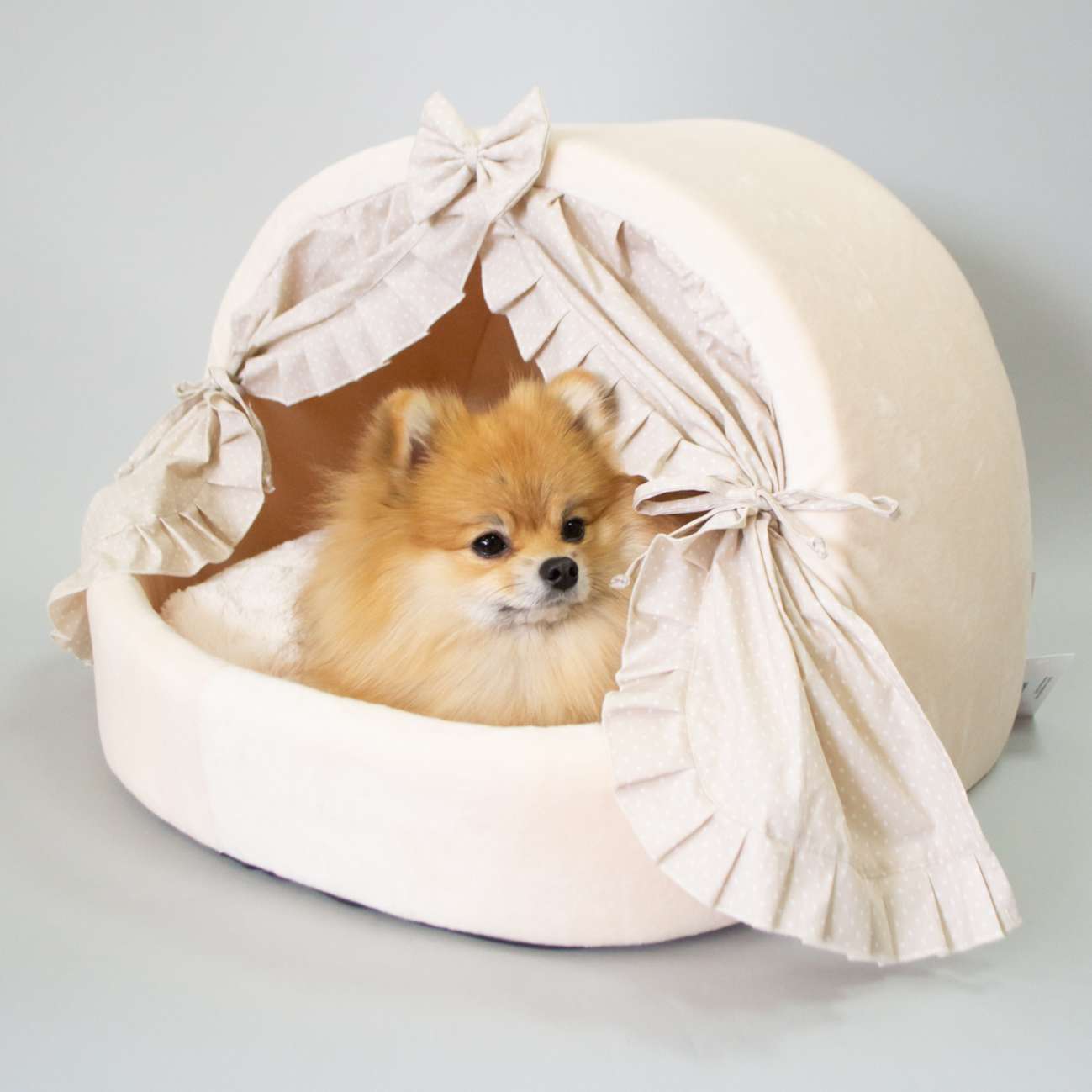 Домик для собаки со шторками Puffy молочный