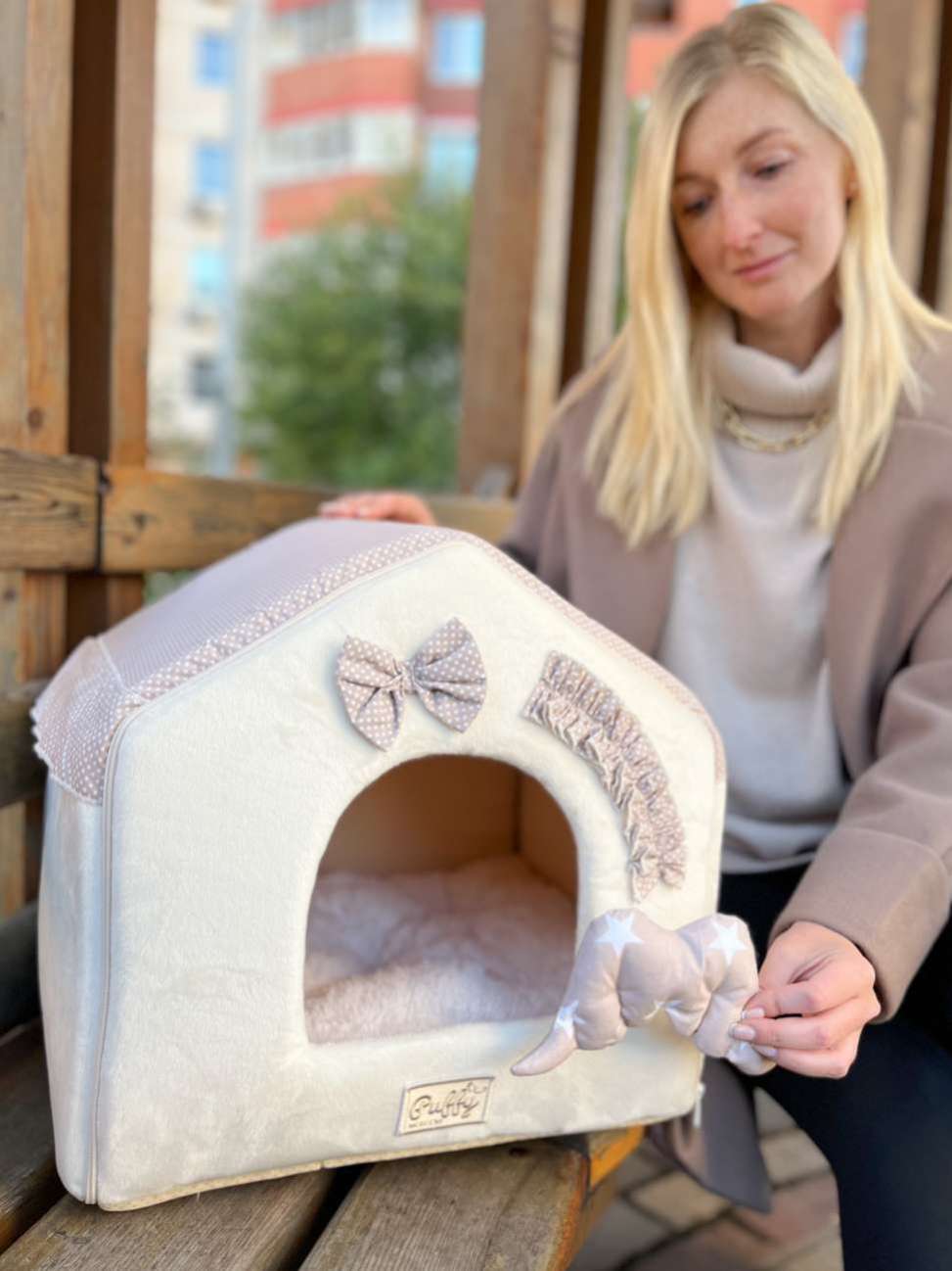 Дом-будка для собак Puffy молочный