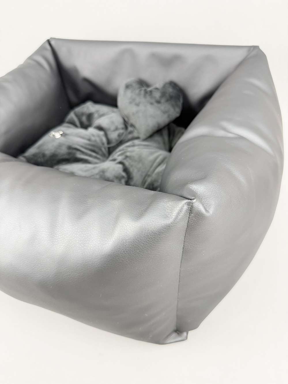 Автокресло для собак Puffy Зикр черное