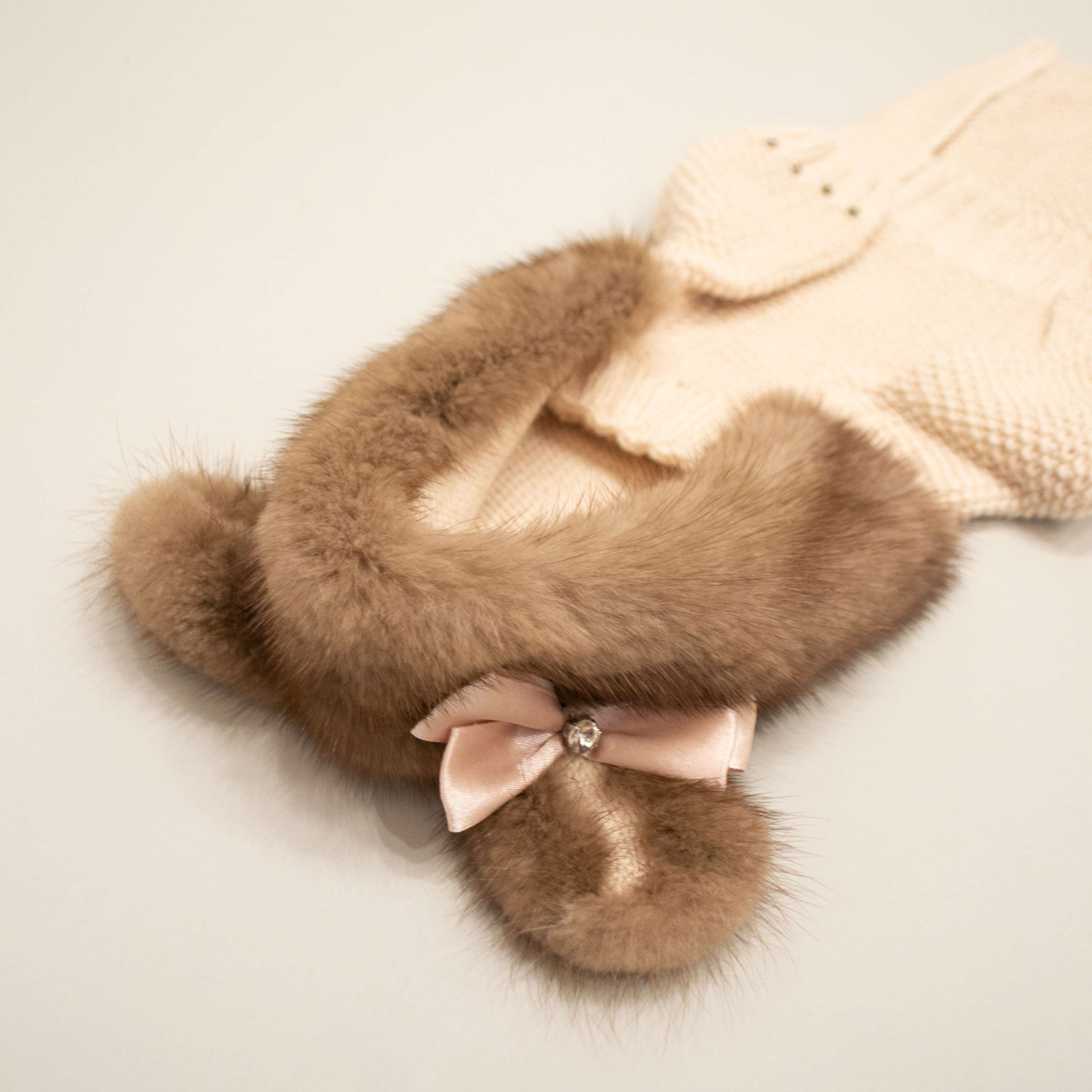 Шерстяной свитер для собак Заюша с норкой