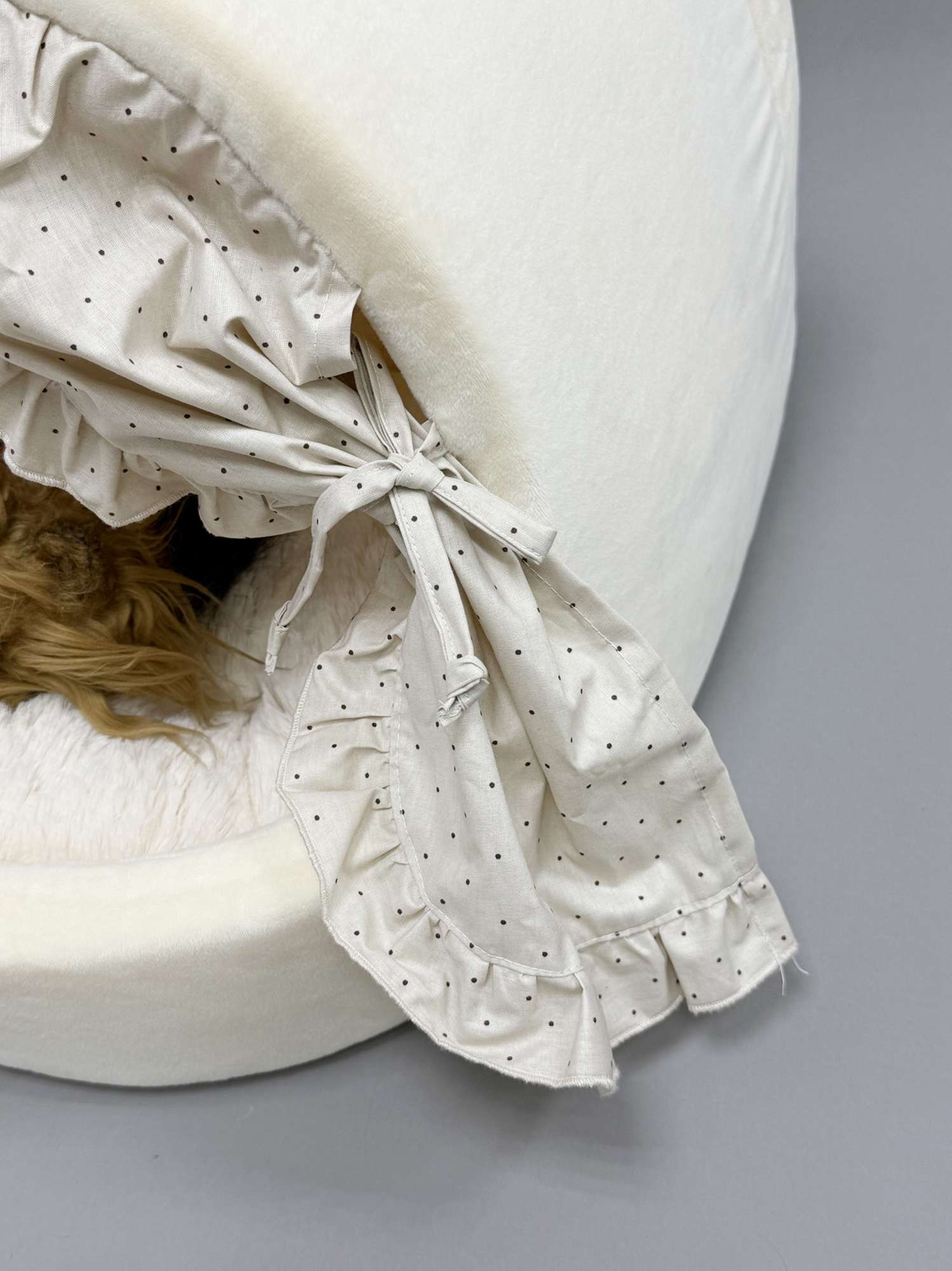 Домик для собаки со шторками Puffy молочный