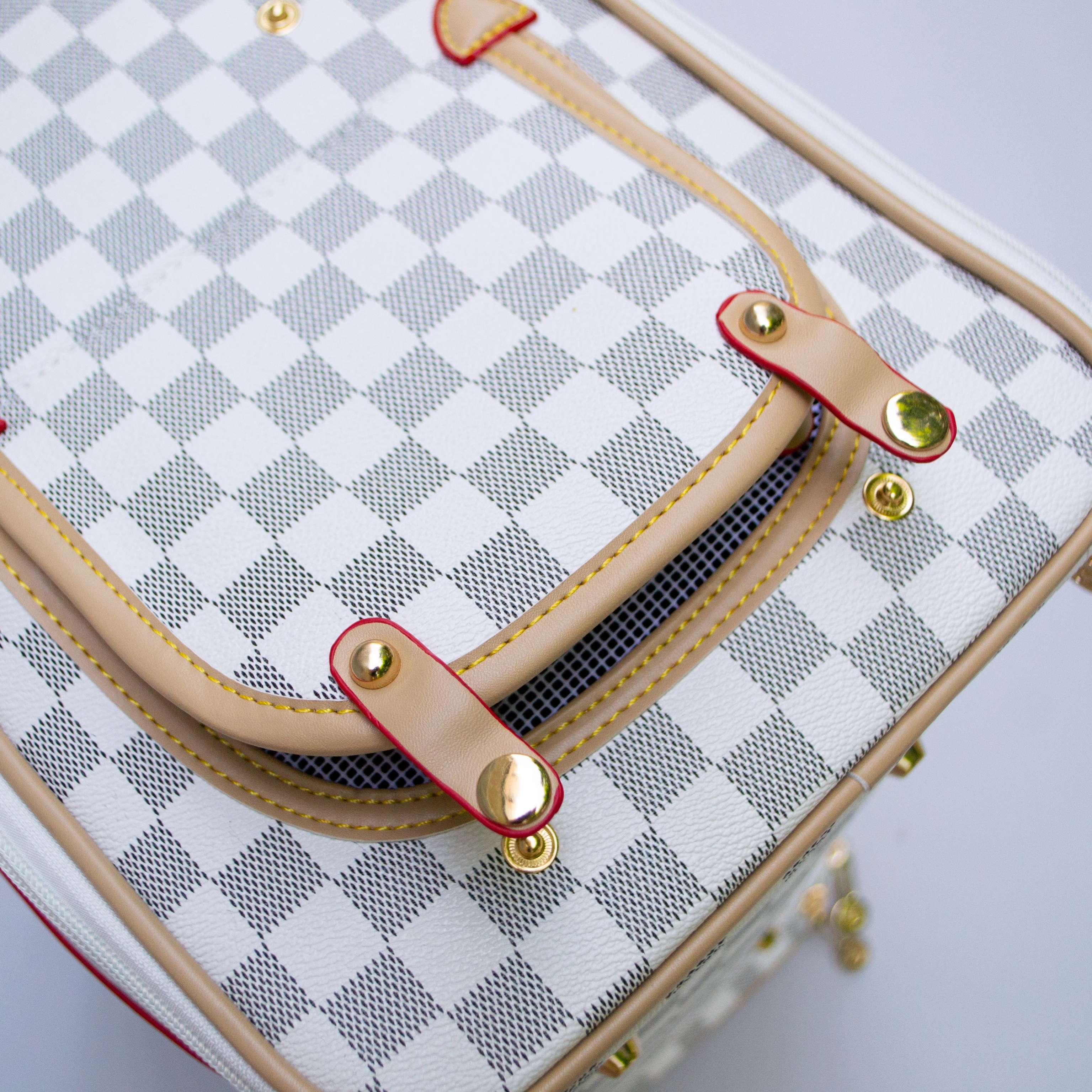 Сумка переноска для собак Бельмонт белая