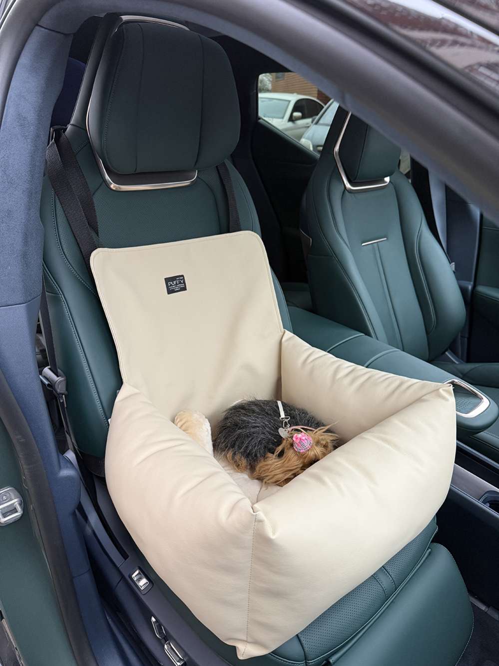 Автокресло для собак Puffy Зикр бежевое
