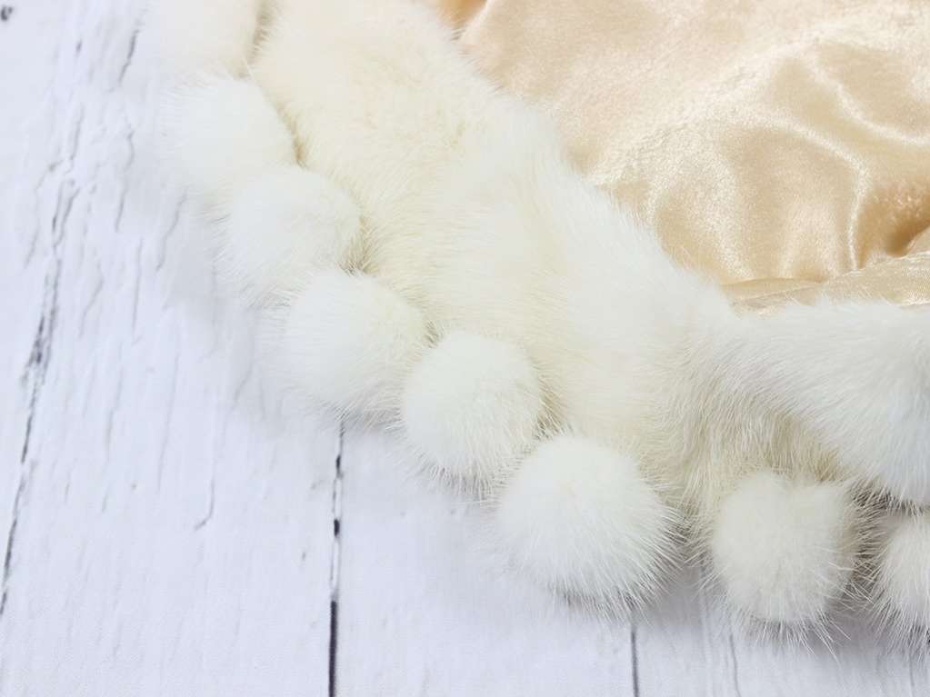 Шуба для собак норковая бубенчики белая