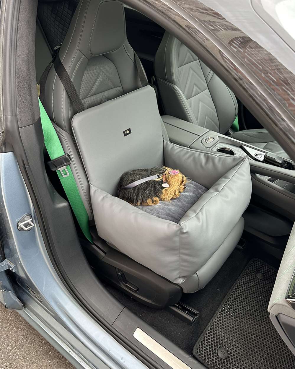Автокресло для собаки Puffy Каен серое