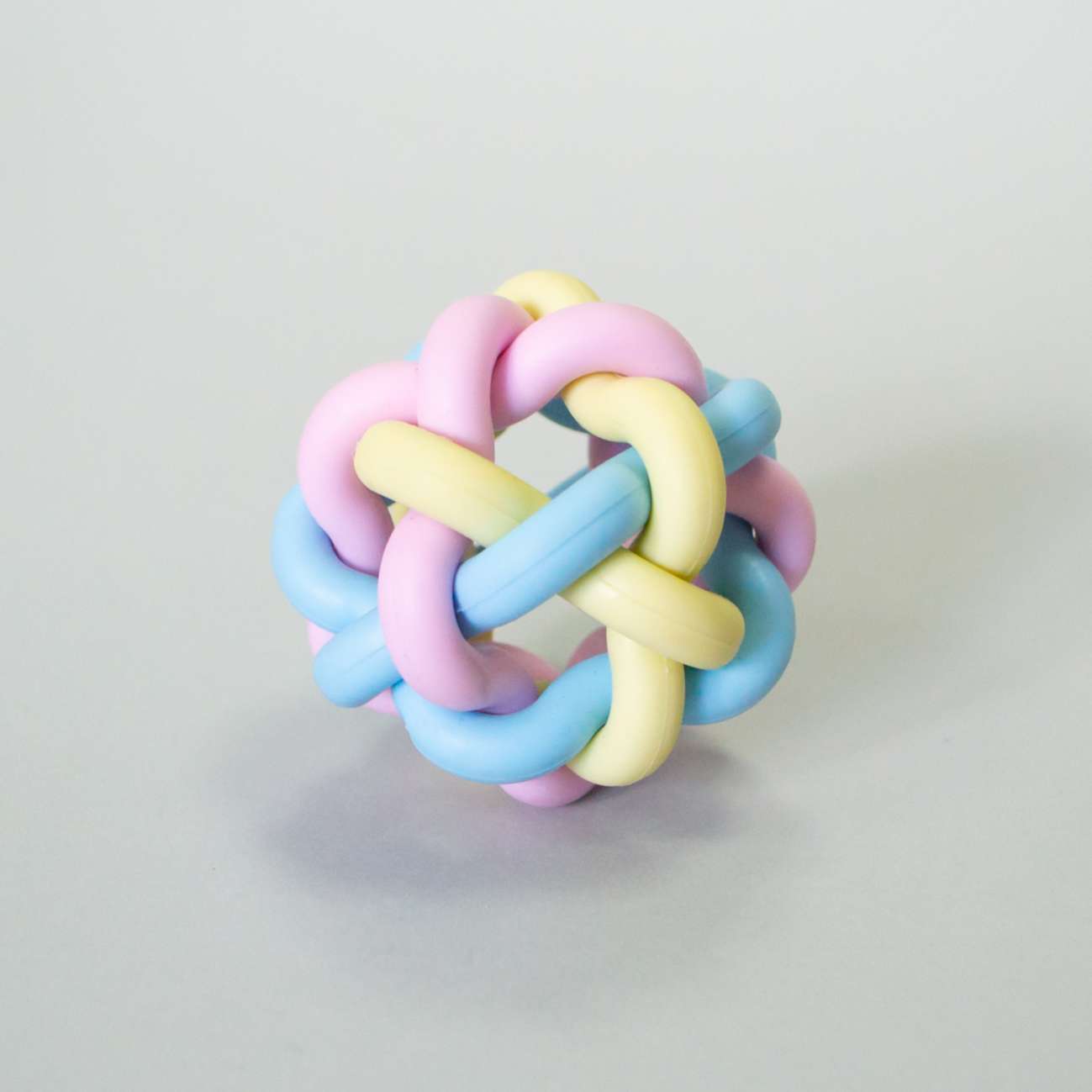 Мяч для собак плетёный резина