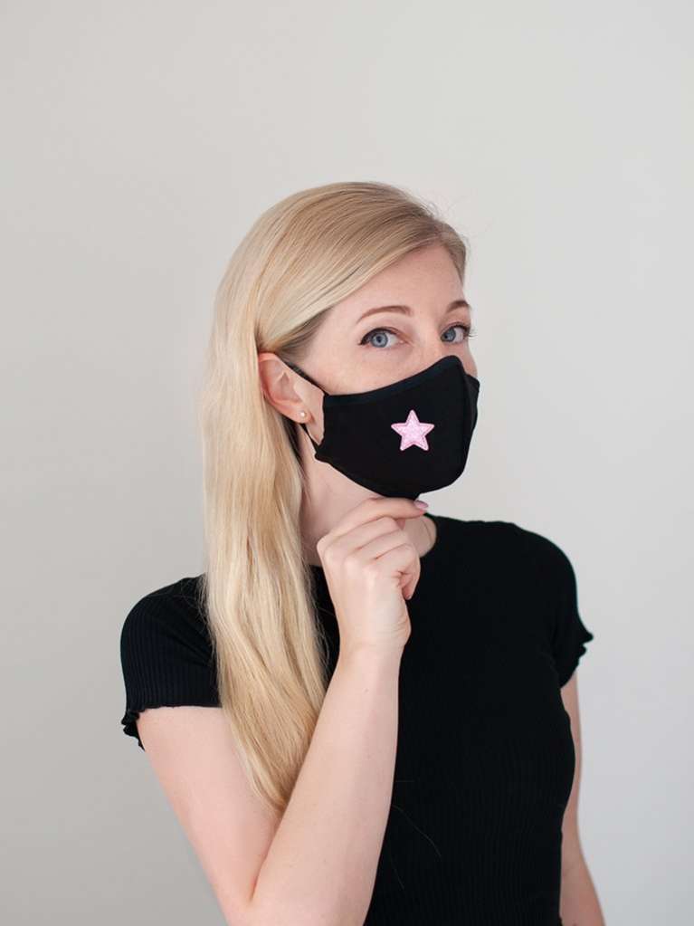 Многоразовая тканевая маска для лица Puffy Black со звездой