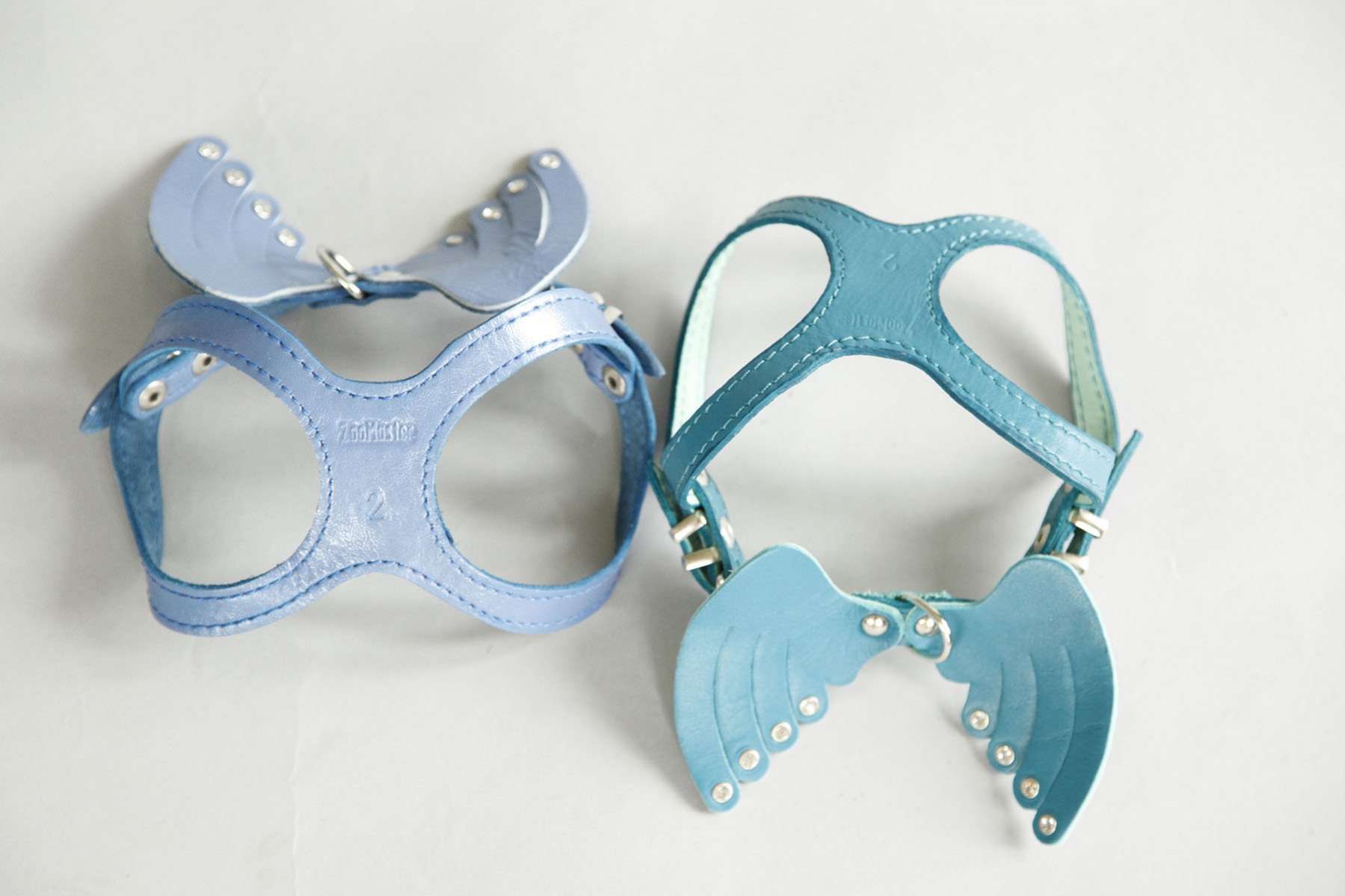 Кожаная шлейка для собак Крылья со стразами