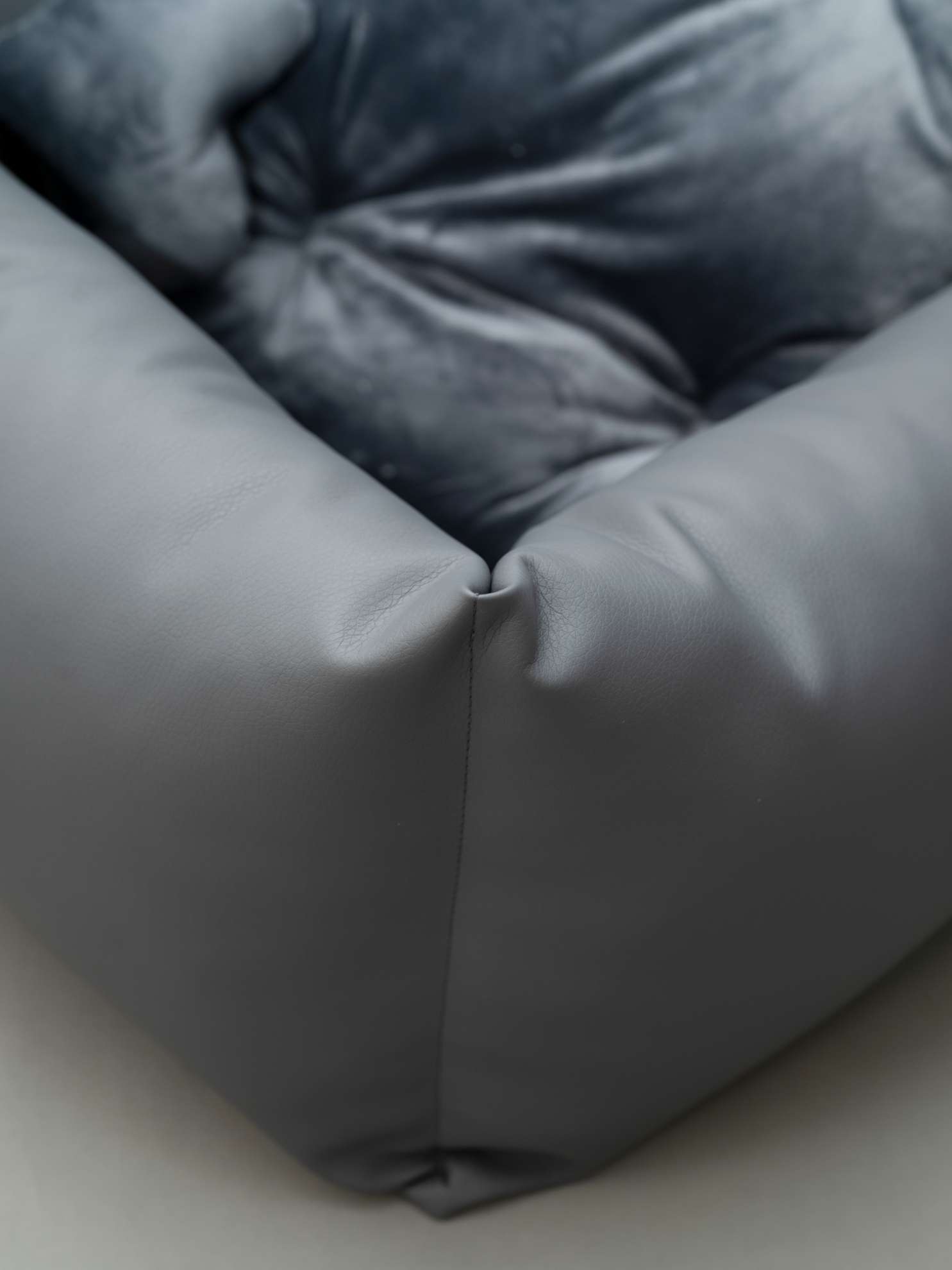 Автокресло для собак Puffy Зикр серое