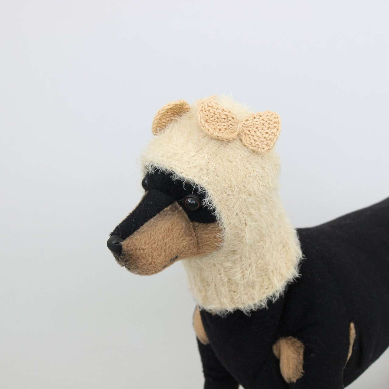 Вязаная шапка для собаки капор с закрытыми ушами Puffy Бантики